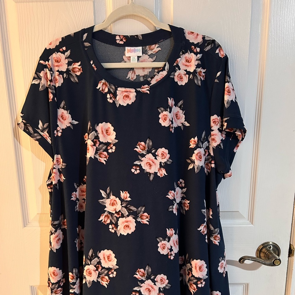 LuLaRoe “Erika” Floral Short Sleeve Top